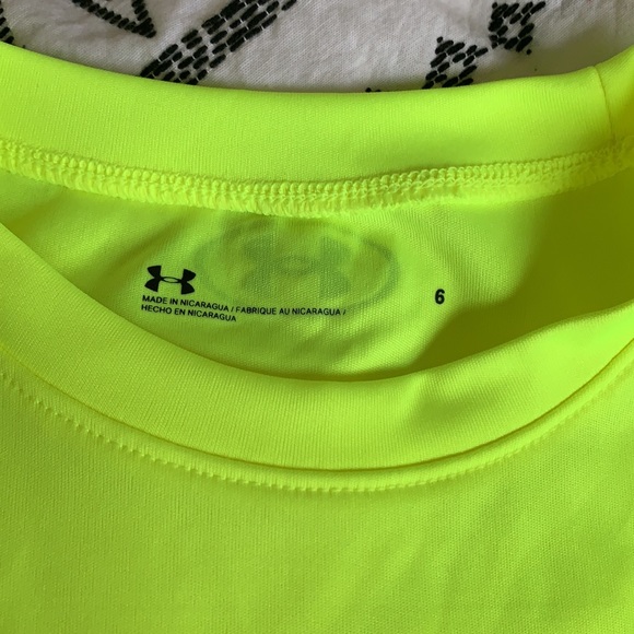 Boys Size 6 Yellow and Camo Under Armour Shirt NWT - Picture 4 of 5